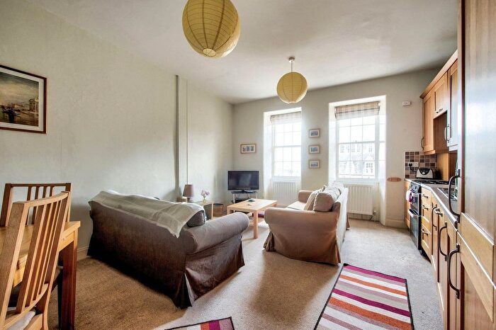 2 Bedroom Flat To Rent In Edinburgh Old Town, EH1
