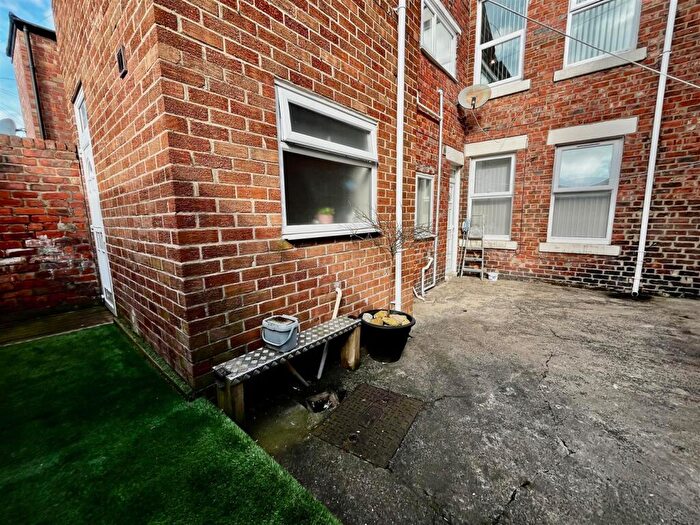 3 Bedroom Flat To Rent In Raby Street, Gateshead, NE8