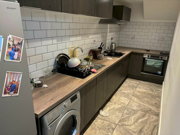 1 Bedroom Flat To Rent In Richmond Road, Caridff, CF24