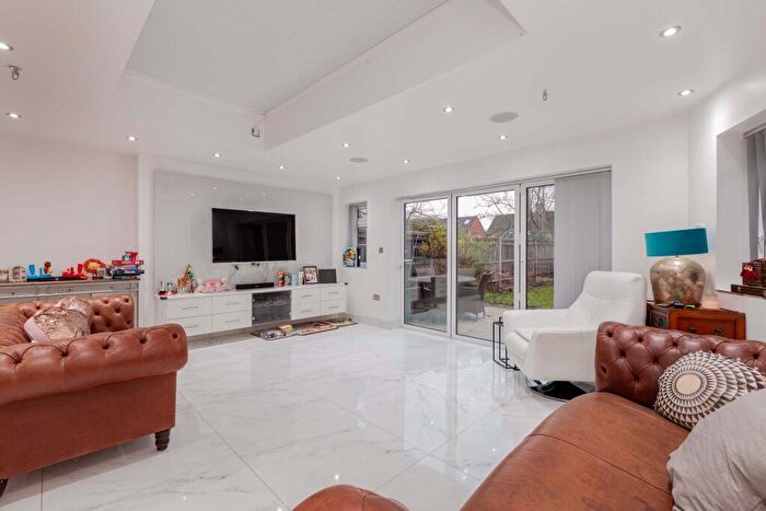 4 Bedroom Terraced House For Sale In Beverley Gardens, Cranbrook Drive, Maidenhead, Berkshire, SL6