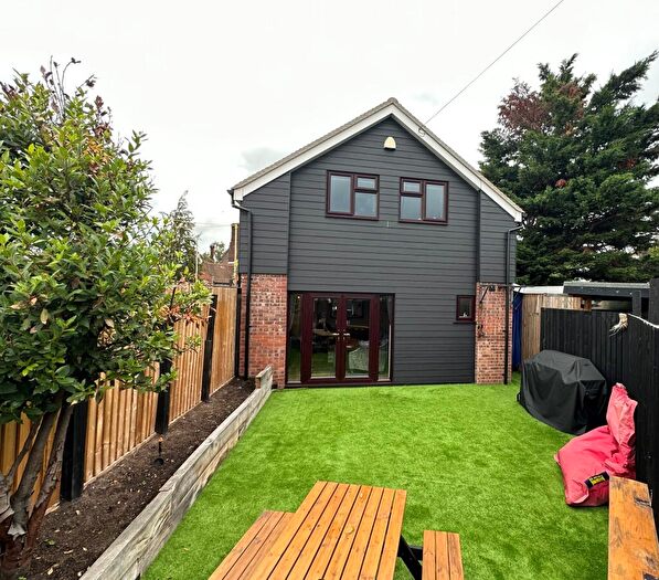 2 Bedroom House To Rent In Milton Road, CB4