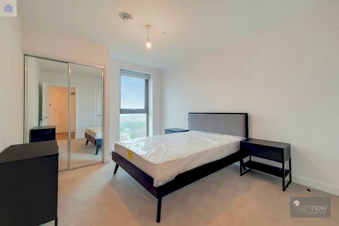 3 Bedroom Apartment To Rent In Seven Sisters Road, London, N15