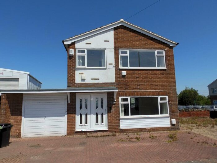 3 Bedroom Detached House To Rent In Bradford Road, Morley, Leeds, West Yorkshire, LS27