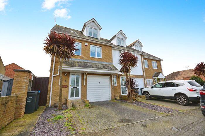 3 Bedroom End Of Terrace House For Sale In Kingfisher Close, Margate, Kent, CT9