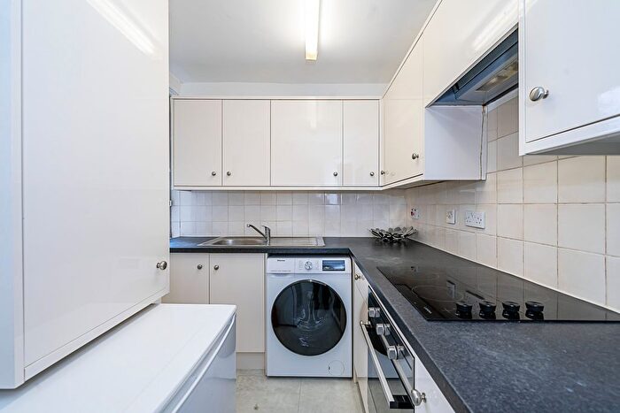 2 Bedroom Flat For Sale In Croxley Road, London, W9