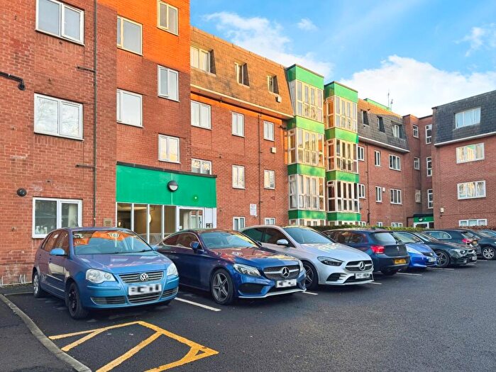 2 Bedroom Flat To Rent In Oxford Place, Manchester, Greater Manchester, M14