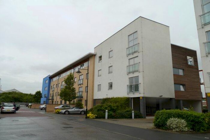 2 Bedroom Flat To Rent In Watersmeet, Chatham, ME4