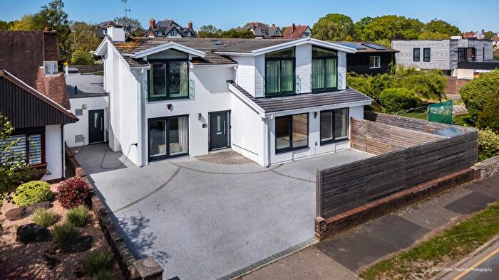 4 Bedroom Detached House For Sale In Evenlode Avenue, Penarth, CF64