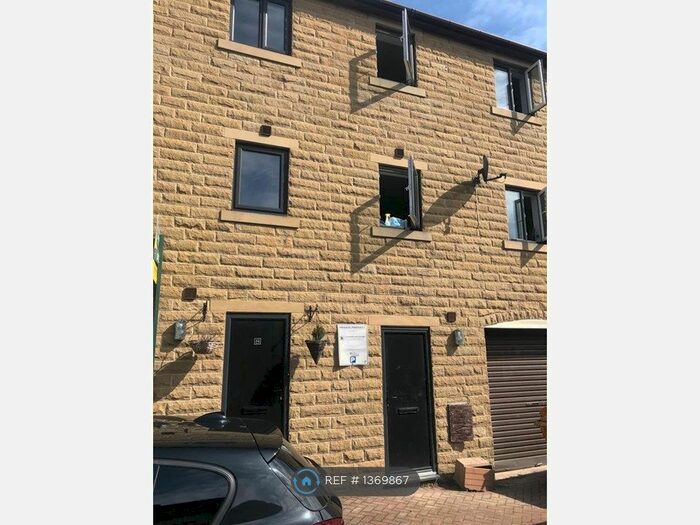 2 Bedroom Terraced House To Rent In Old Church Street, Ossett, WF5