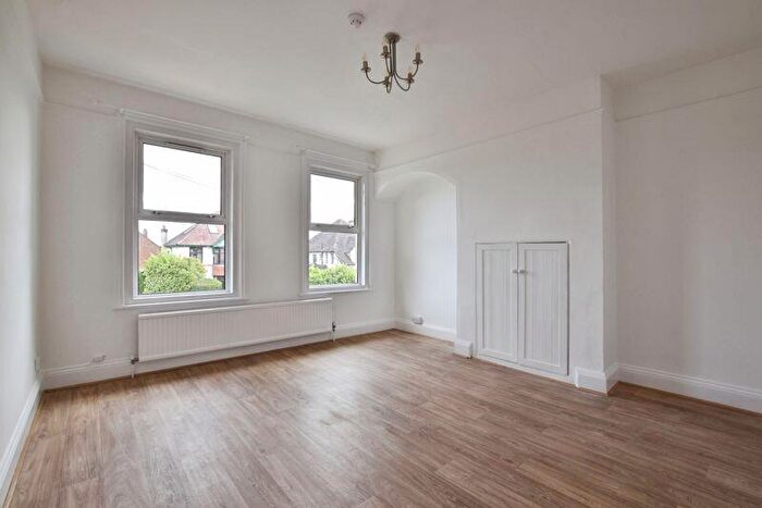 3 Bedroom Flat To Rent In Roman Road, Salisbury, SP2