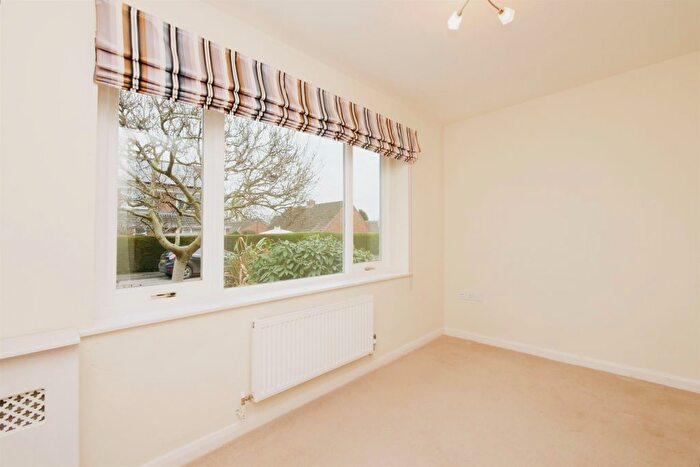 3 Bedroom Detached Bungalow For Sale In Westfield Place, Wigginton, York, YO32