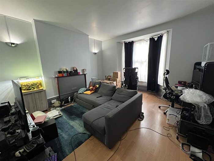 1 Bedroom Flat To Rent In Elphinstone Road, Southsea, PO5
