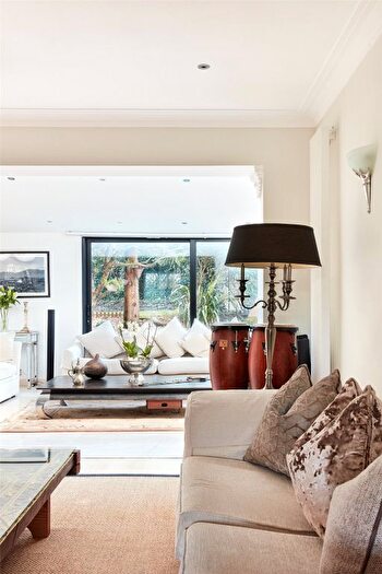5 Bedroom Detached House To Rent In Sutherland Grove, Putney, London, SW18