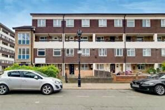 4 Bedroom Maisonette To Rent In Sheffield Square, Mile End, Stratford, Bow Road, London, E3