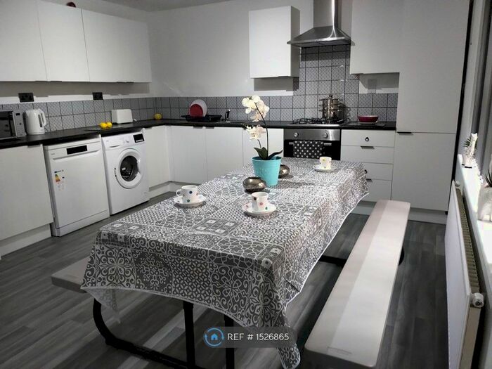 6 Bedroom Terraced House To Rent In Denison Court, Nottingham, NG7