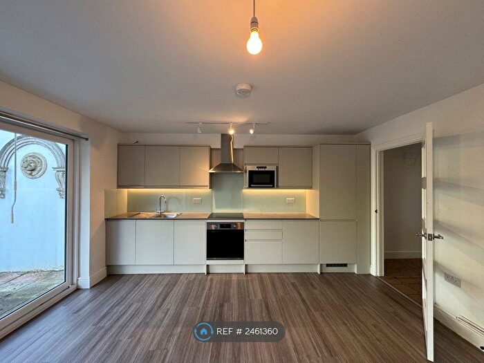 3 Bedroom Semi-Detached House To Rent In Neeld Crescent, London, NW4