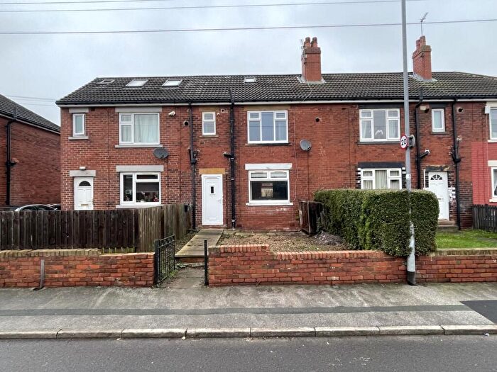 2 Bedroom Terraced House For Sale In Moorland Avenue, Gildersome, Leeds, LS27
