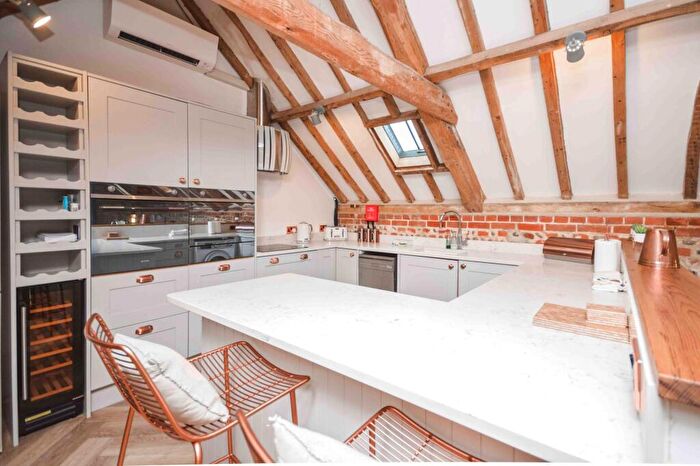 2 Bedroom Barn Conversion To Rent In Roughton, NR11