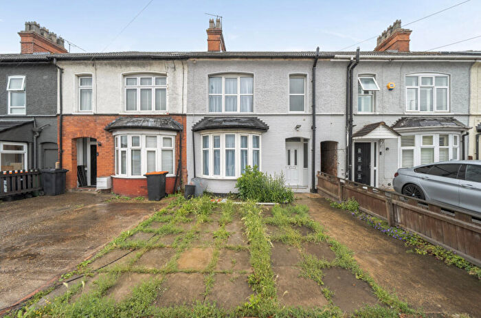 3 Bedroom Terraced House For Sale In Houghton Road, Dunstable, Bedfordshire, LU5