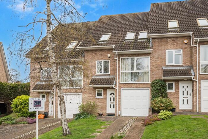 4 Bedroom Terraced House For Sale In Rolvenden Gardens, Bromley, BR1