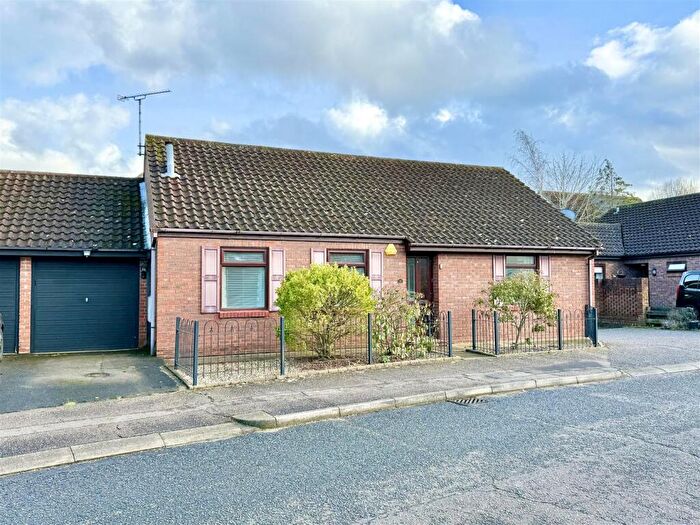 2 Bedroom Bungalow For Sale In Roxwell Avenue, Chelmsford, CM1