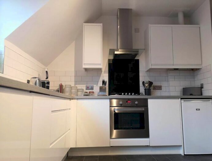 2 Bedroom Flat To Rent In The Slipway, Penarth, CF64