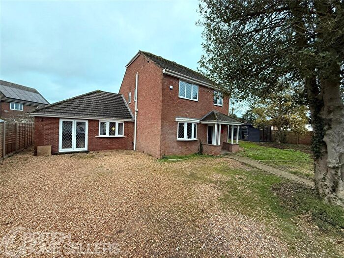 4 Bedroom Detached House For Sale In Kimberwell Close, Toddington, Dunstable, Bedfordshire, LU5