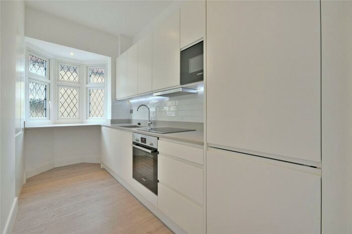 2 Bedroom Flat To Rent In Holders Hill Road, Mill Hill East, NW7