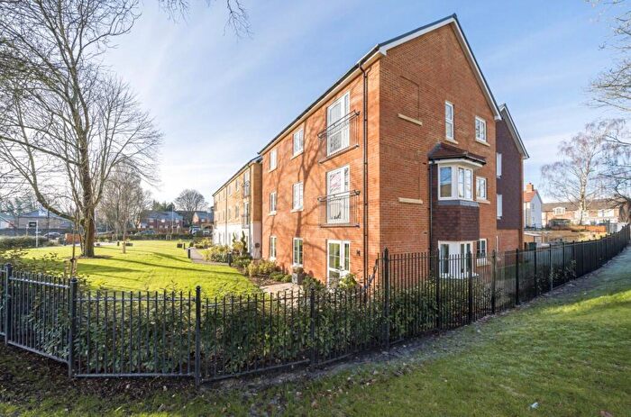 1 Bedroom Flat For Sale In Queen Elizabeth Place, Orchard Lane, Alton, Hampshire, GU34