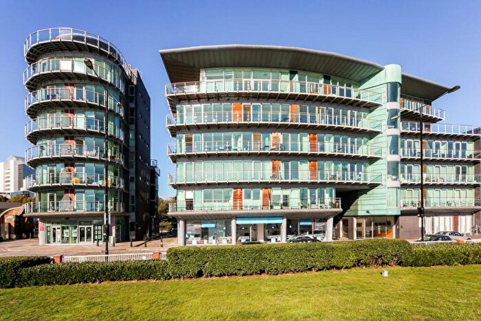 2 Bedroom Flat To Rent In Halcyon Wharf, Wapping High Street, London, E1W