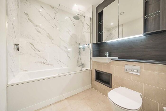 2 Bedroom Flat To Rent In East Acton Lane, London, W3