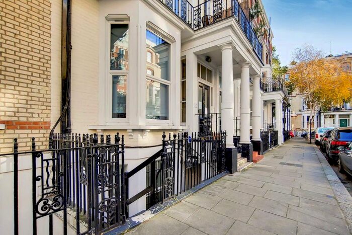 Studio To Rent In Cheniston Gardens, High Street Kensington, W8