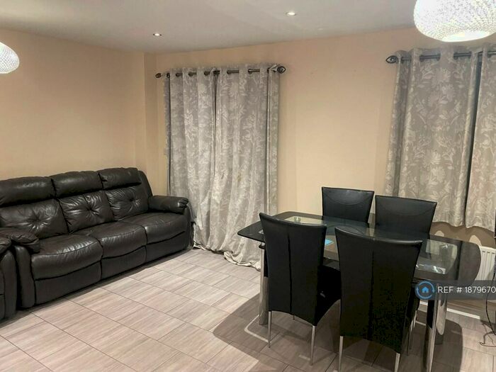 3 Bedroom Semi-Detached House To Rent In Sudbury Close, Romford, RM3