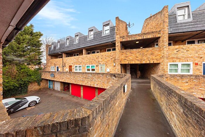 1 Bedroom Flat For Sale In Friar Mews, London, SE27