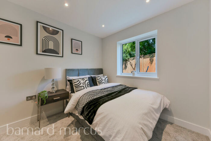 3 Bedroom Flat To Rent In South Lane West, New Malden, KT3