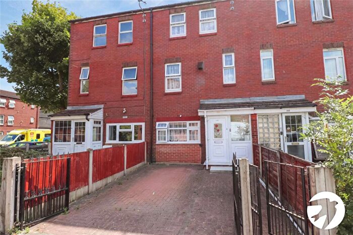 3 Bedroom Terraced House For Sale In Parkway, Erith, DA18