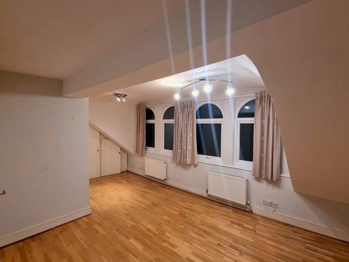 Studio To Rent In Sinclair Road, Hammersmith, London, W14