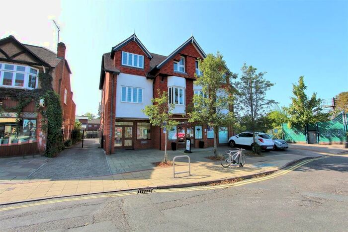 2 Bedroom Flat To Rent In West Byfleet, KT14