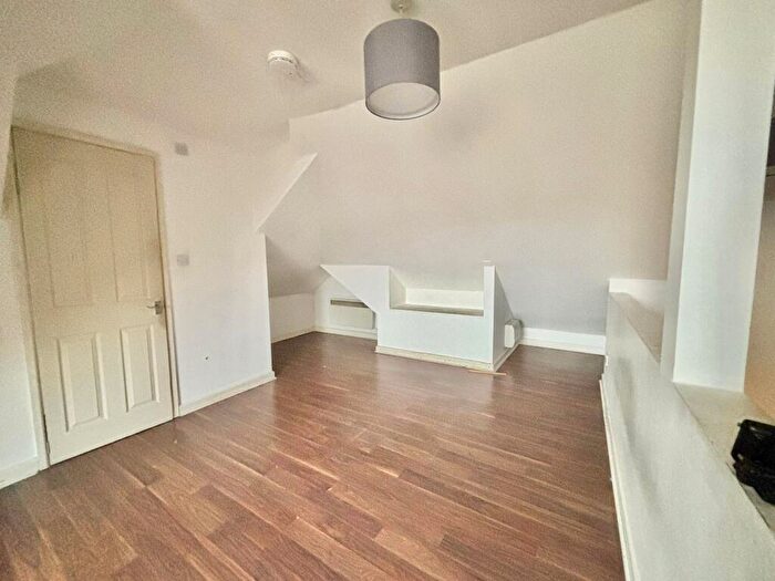 Studio To Rent In Bitterne Road West, Southampton, SO18
