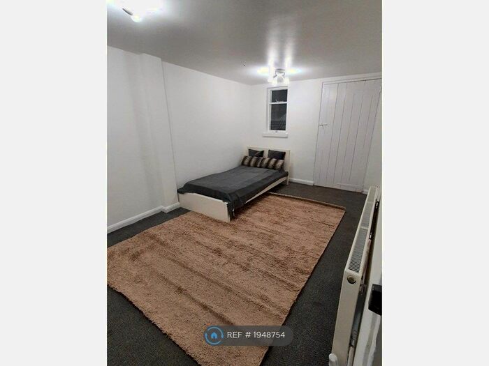 Studio To Rent In Flint Way, St. Albans, AL3