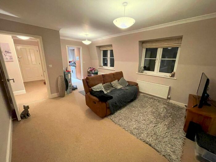 2 Bedroom Flat To Rent In The Pavillions, Crabbett Park, Worth, West Sussex, RH10