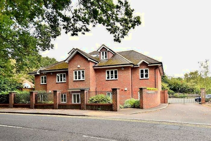2 Bedroom Apartment To Rent In White House Court, Chesham Road, Amersham, Buckinghamshire, HP6