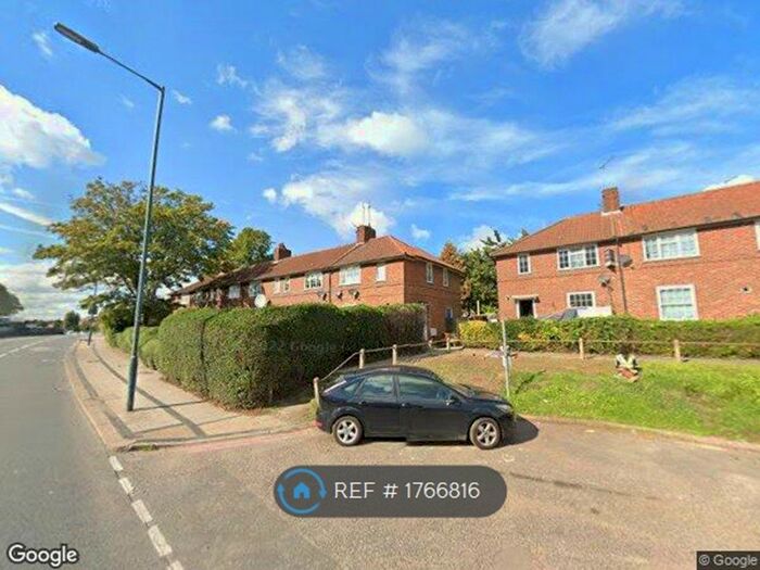 4 Bedroom Semi-Detached House To Rent In Westway, London, W12