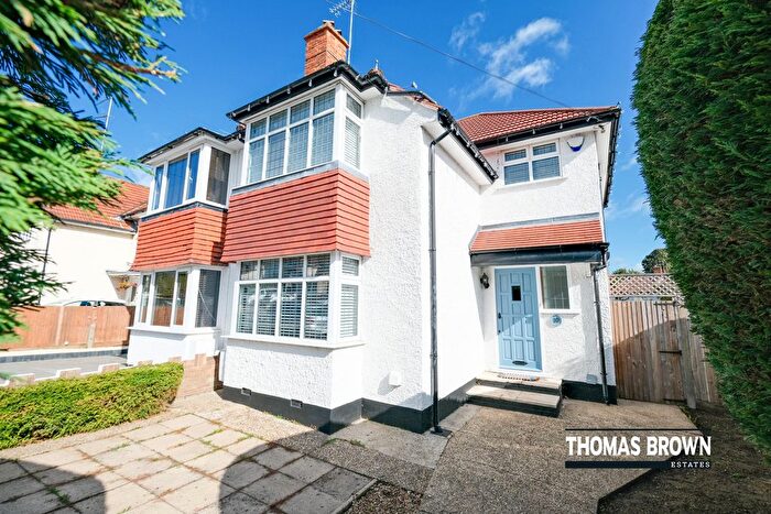 3 Bedroom Semi-detached House For Sale In Broomhill Road, Orpington, BR6