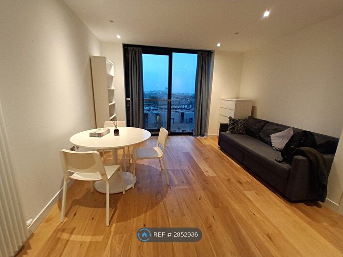 1 Bedroom Flat To Rent In Simpson Loan, Edinburgh, EH3