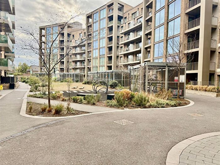 2 Bedroom Flat For Sale In Garnet Place, West Drayton, UB7