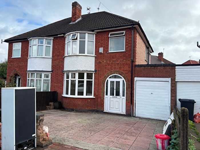 3 Bedroom Semi-Detached House For Sale In Aberdale Road, Leicester, LE2