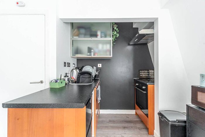 1 Bedroom Flat To Rent In Shaftesbury Avenue, Harrow, HA3