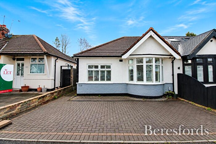 3 Bedroom Bungalow To Rent In Howard Road, RM14