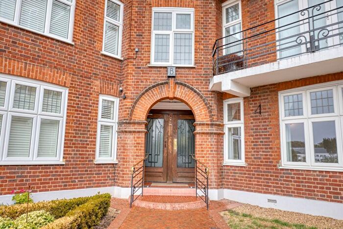 2 Bedroom Apartment For Sale In River Court, Surbiton, KT6